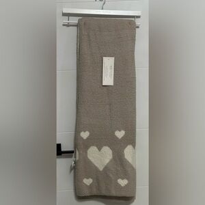✨NWT✨ Cupcakes & Cashmere: Decorative Throw